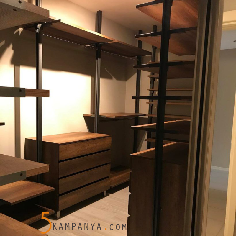 Giyinme Odası Zemin Tavan Sıkıştırmalı Dikme Raf Sistemleri 05