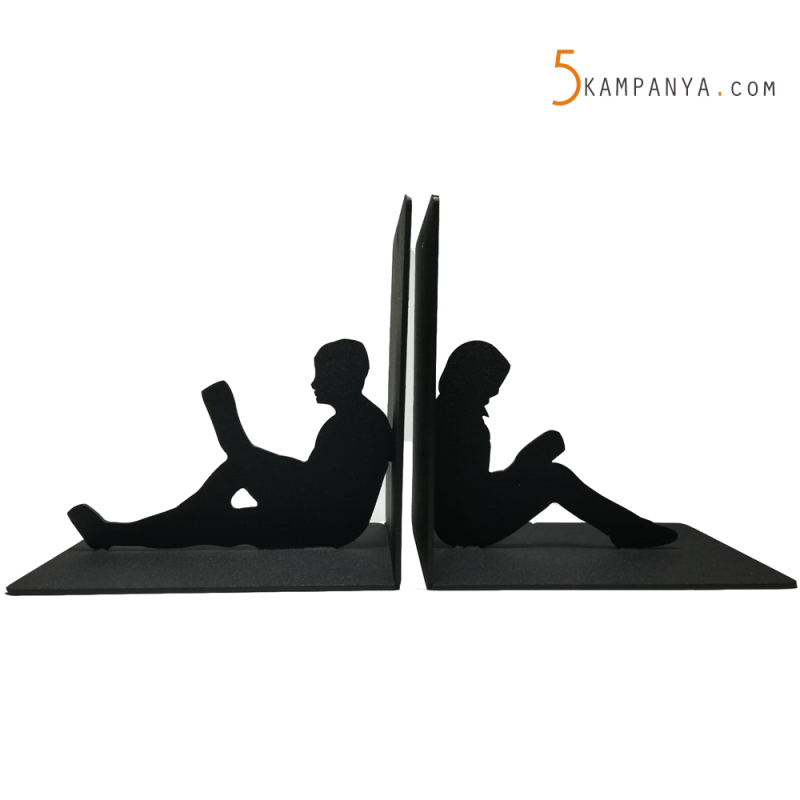 Kitap Okuyan Kadın ve Erkek Figürlü Dekoratif Metal Kitap Tutucu