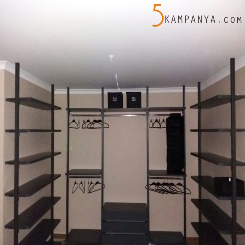 Giyinme Odası Zemin Tavan Sıkıştırmalı Dikme Raf Sistemleri 04